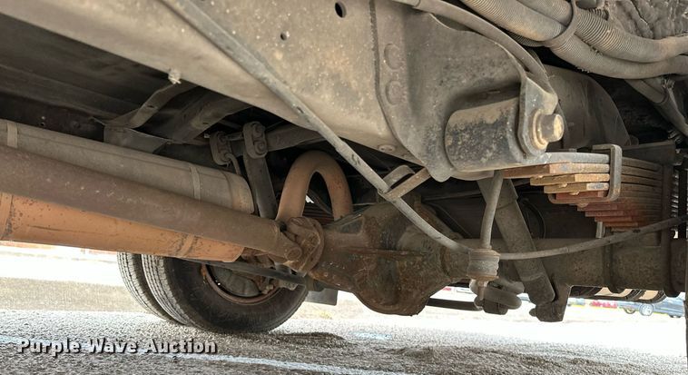 image for item NQ9484 2013 Ford E450  shuttle bus