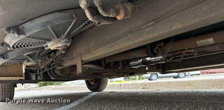 image for item NQ9484 2013 Ford E450  shuttle bus