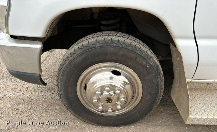 image for item NQ9484 2013 Ford E450  shuttle bus