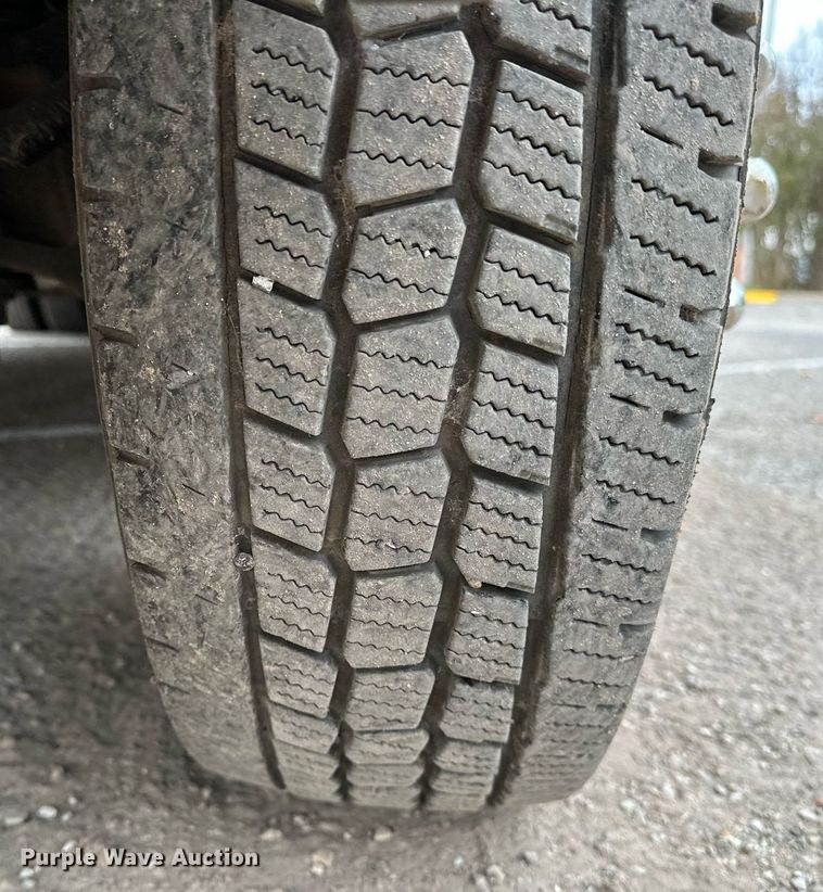 image for item NQ9484 2013 Ford E450  shuttle bus