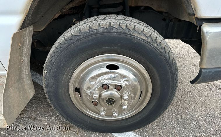 image for item NQ9484 2013 Ford E450  shuttle bus