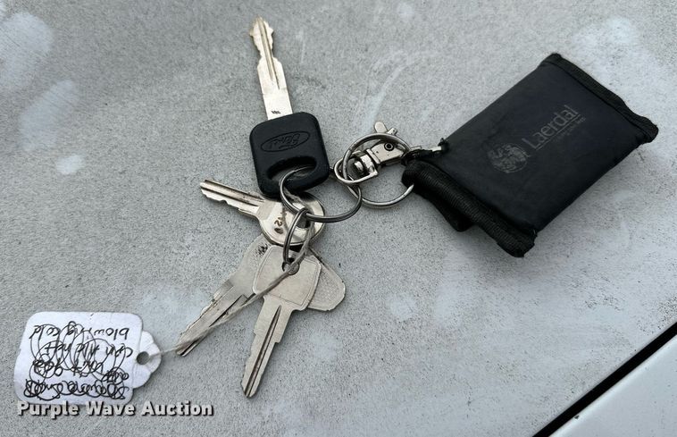 image for item NQ9484 2013 Ford E450  shuttle bus