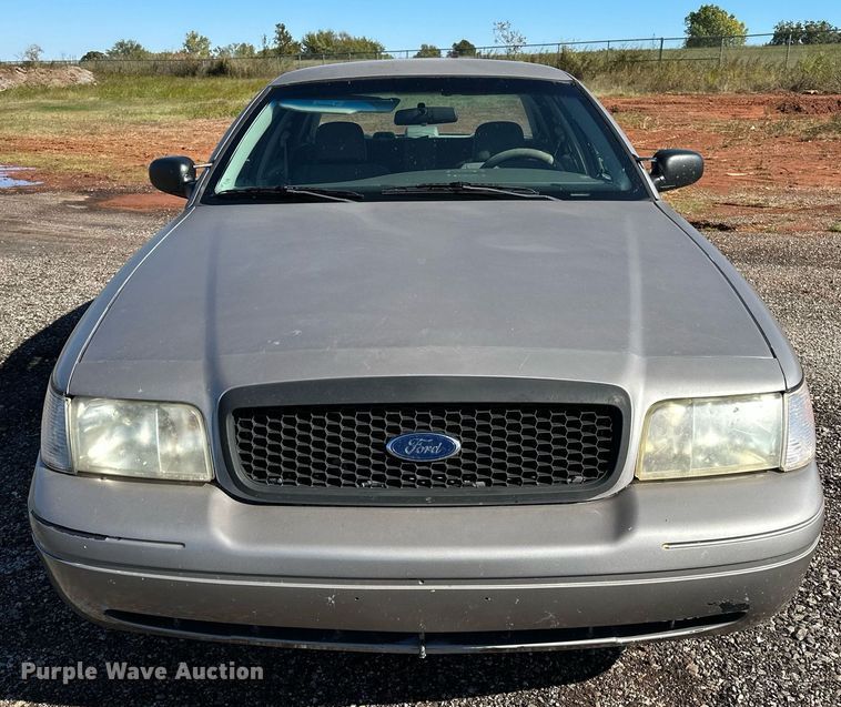 image for item NQ9507 2004 Ford Crown Victoria Police Interceptor