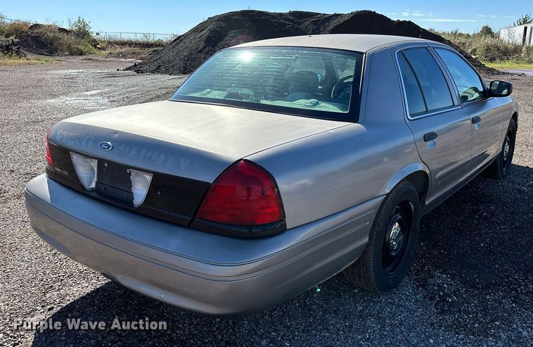 image for item NQ9507 2004 Ford Crown Victoria Police Interceptor