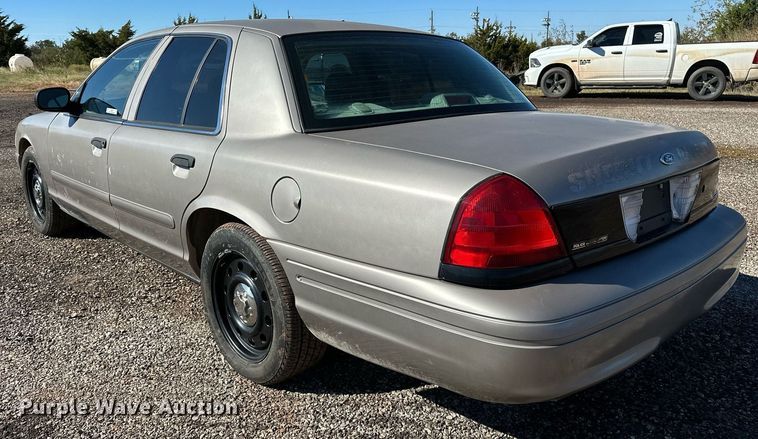image for item NQ9507 2004 Ford Crown Victoria Police Interceptor