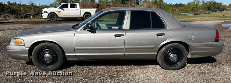 image for item NQ9507 2004 Ford Crown Victoria Police Interceptor
