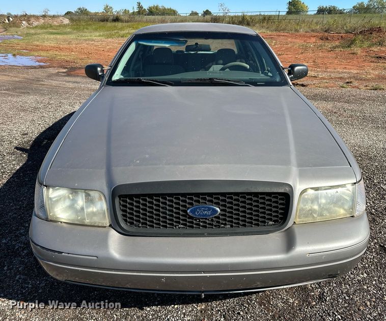 image for item NQ9507 2004 Ford Crown Victoria Police Interceptor