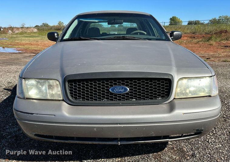 image for item NQ9507 2004 Ford Crown Victoria Police Interceptor
