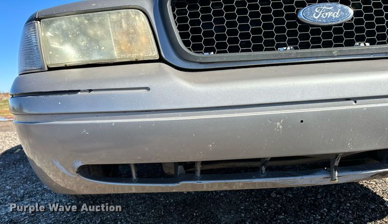 image for item NQ9507 2004 Ford Crown Victoria Police Interceptor