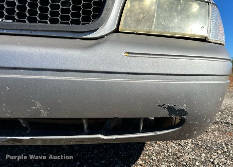 image for item NQ9507 2004 Ford Crown Victoria Police Interceptor