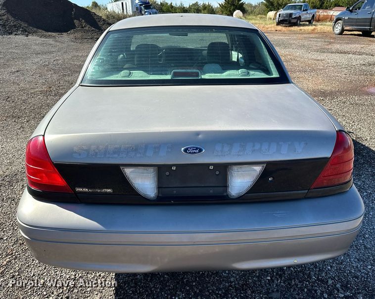 image for item NQ9507 2004 Ford Crown Victoria Police Interceptor