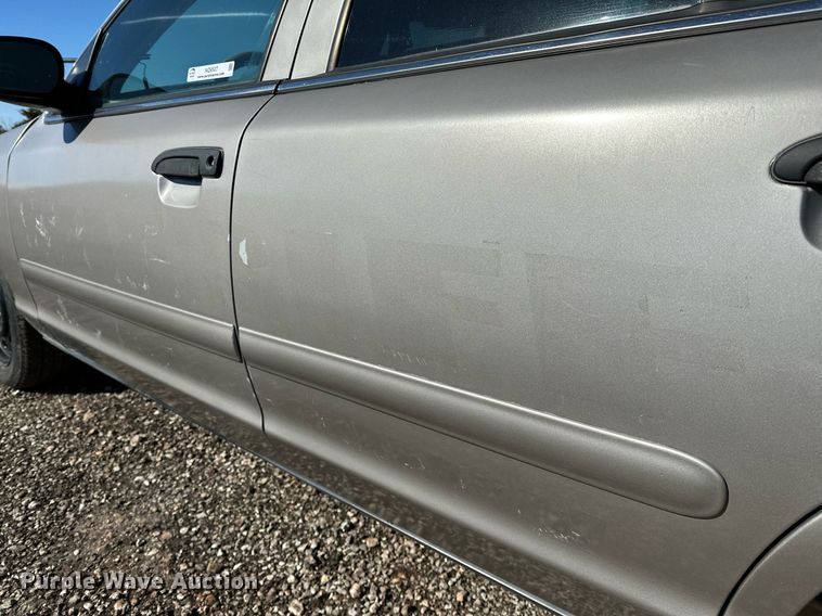 image for item NQ9507 2004 Ford Crown Victoria Police Interceptor