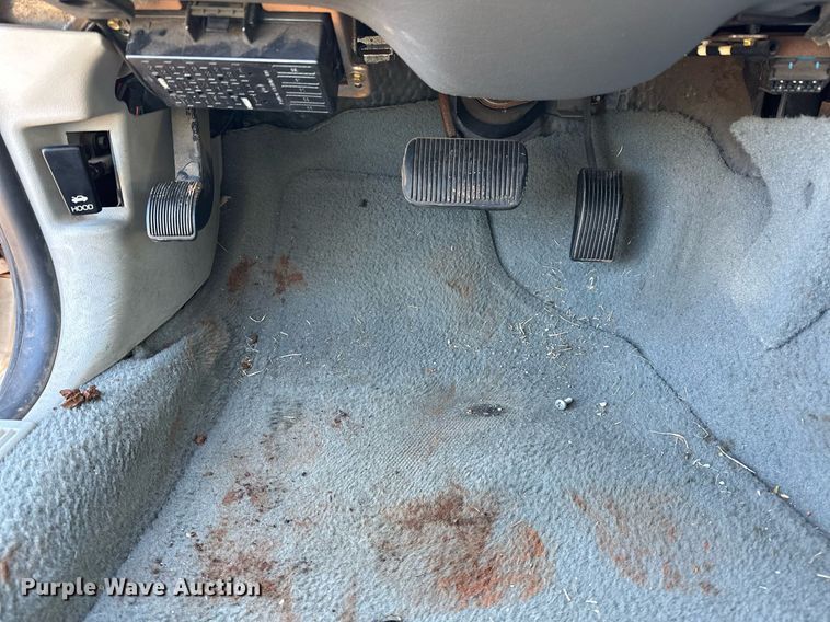 image for item NQ9507 2004 Ford Crown Victoria Police Interceptor