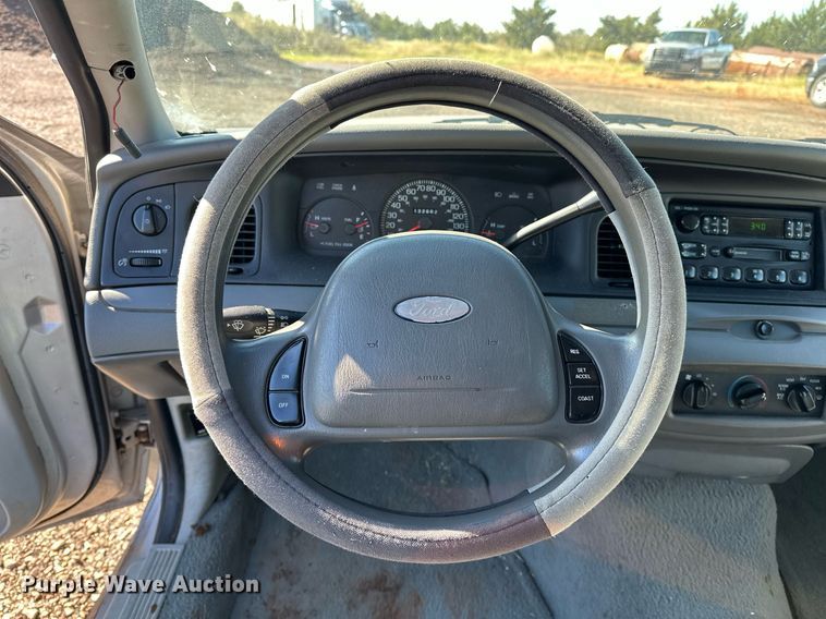 image for item NQ9507 2004 Ford Crown Victoria Police Interceptor