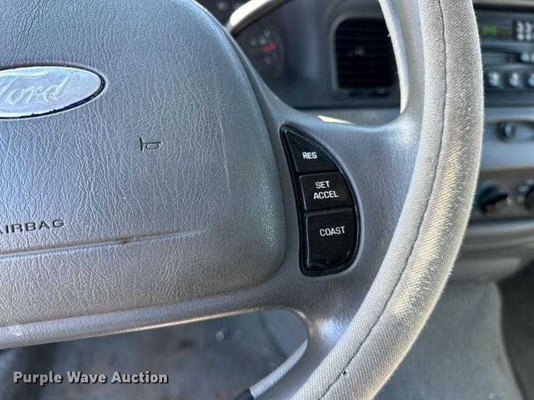 image for item NQ9507 2004 Ford Crown Victoria Police Interceptor