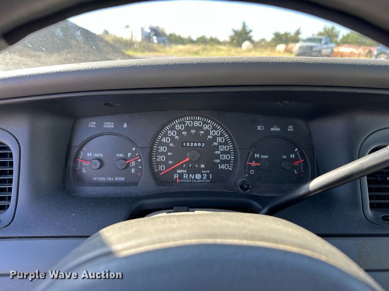 image for item NQ9507 2004 Ford Crown Victoria Police Interceptor