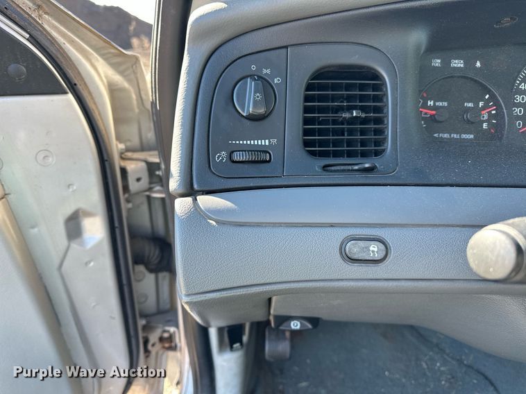 image for item NQ9507 2004 Ford Crown Victoria Police Interceptor