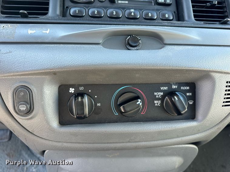 image for item NQ9507 2004 Ford Crown Victoria Police Interceptor