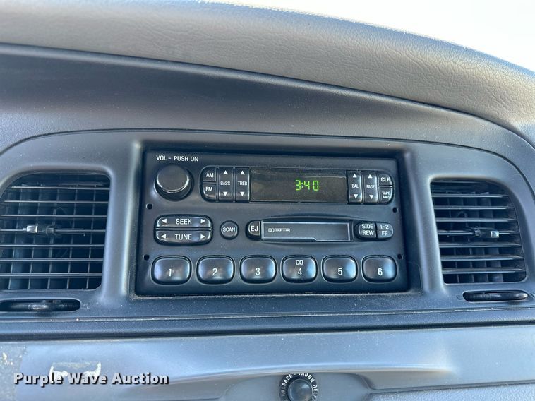 image for item NQ9507 2004 Ford Crown Victoria Police Interceptor