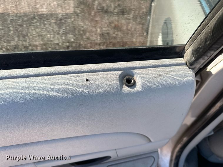 image for item NQ9507 2004 Ford Crown Victoria Police Interceptor