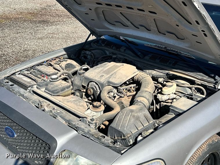 image for item NQ9507 2004 Ford Crown Victoria Police Interceptor