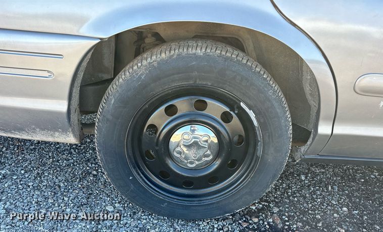 image for item NQ9507 2004 Ford Crown Victoria Police Interceptor