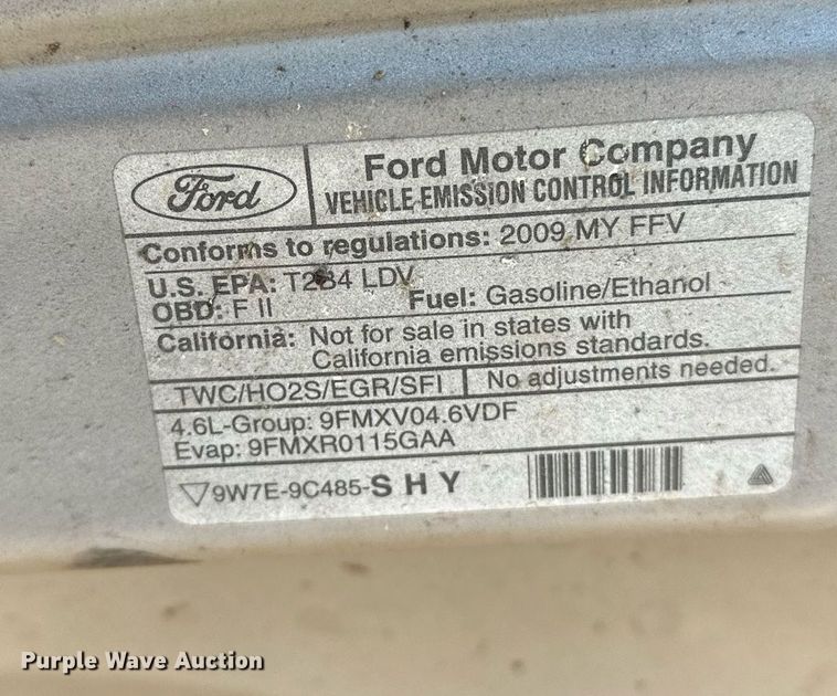 image for item NQ9507 2004 Ford Crown Victoria Police Interceptor