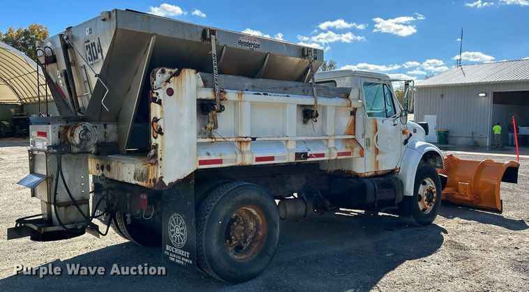 image for item NQ9974 2001 International 4900  dump truck