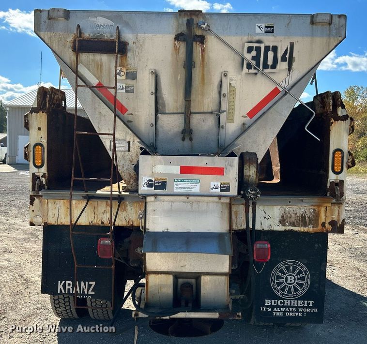 image for item NQ9974 2001 International 4900  dump truck