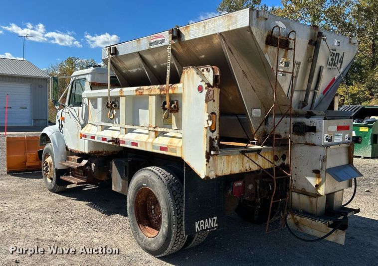 image for item NQ9974 2001 International 4900  dump truck