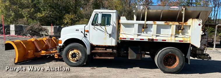 image for item NQ9974 2001 International 4900  dump truck