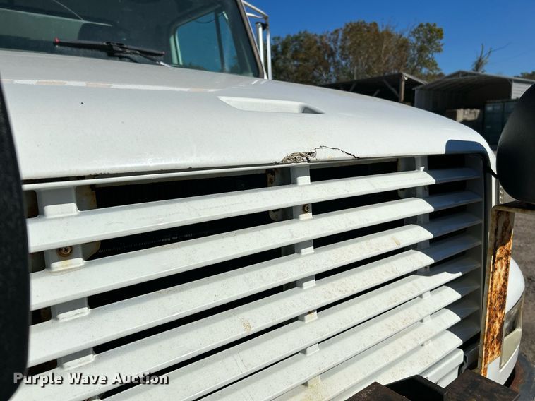 image for item NQ9974 2001 International 4900  dump truck