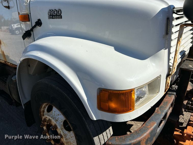 image for item NQ9974 2001 International 4900  dump truck