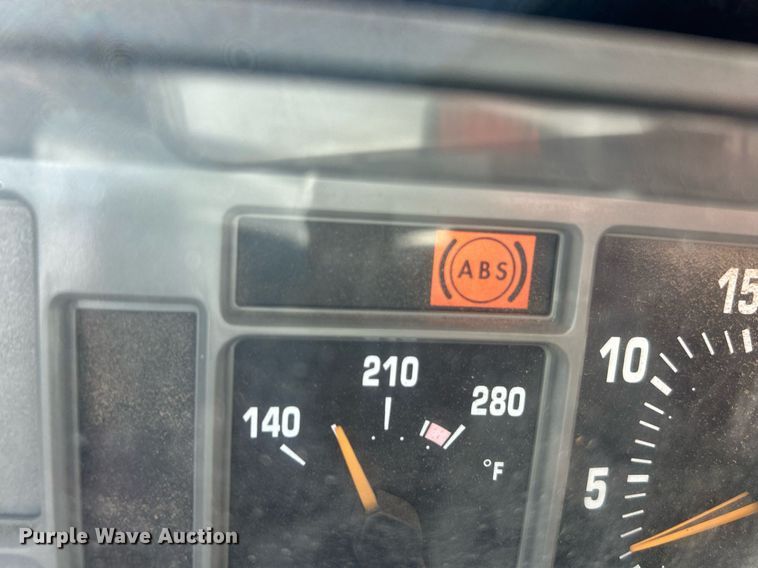 image for item NQ9974 2001 International 4900  dump truck