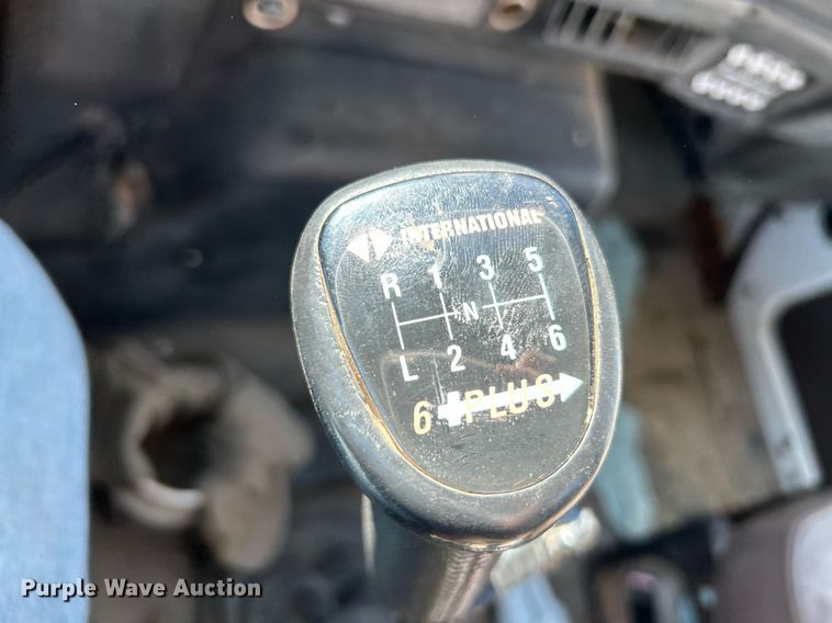 image for item NQ9974 2001 International 4900  dump truck