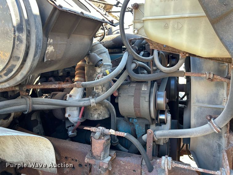 image for item NQ9974 2001 International 4900  dump truck