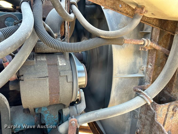 image for item NQ9974 2001 International 4900  dump truck