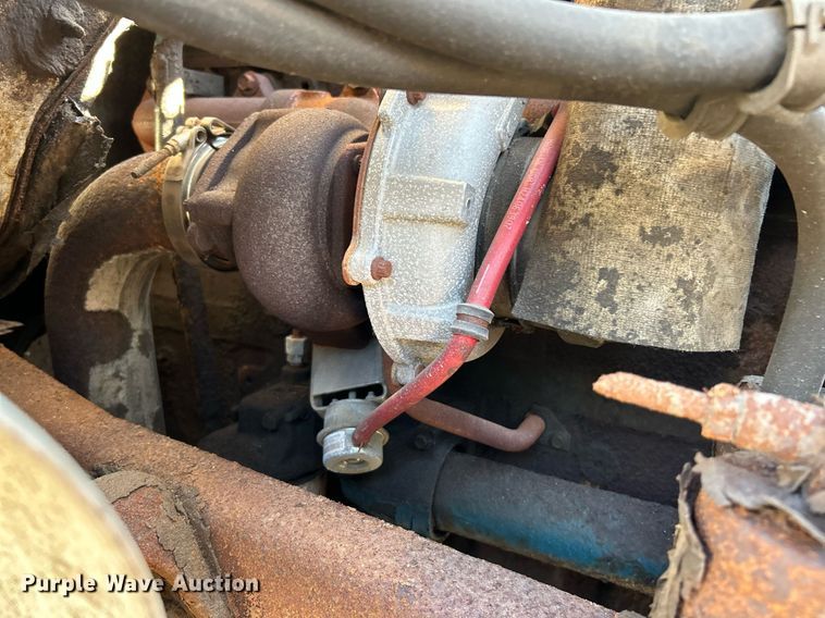 image for item NQ9974 2001 International 4900  dump truck