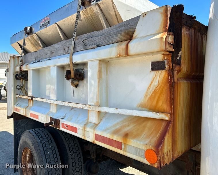 image for item NQ9974 2001 International 4900  dump truck