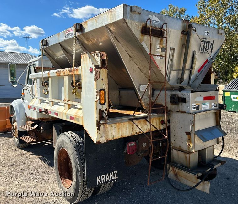 image for item NQ9974 2001 International 4900  dump truck