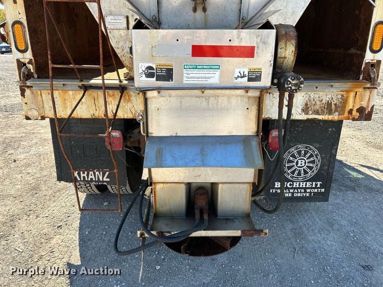 image for item NQ9974 2001 International 4900  dump truck