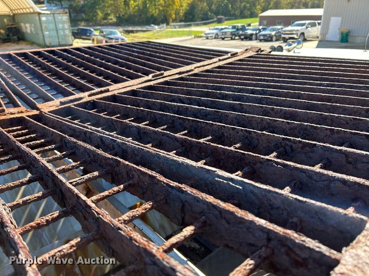 image for item NQ9974 2001 International 4900  dump truck