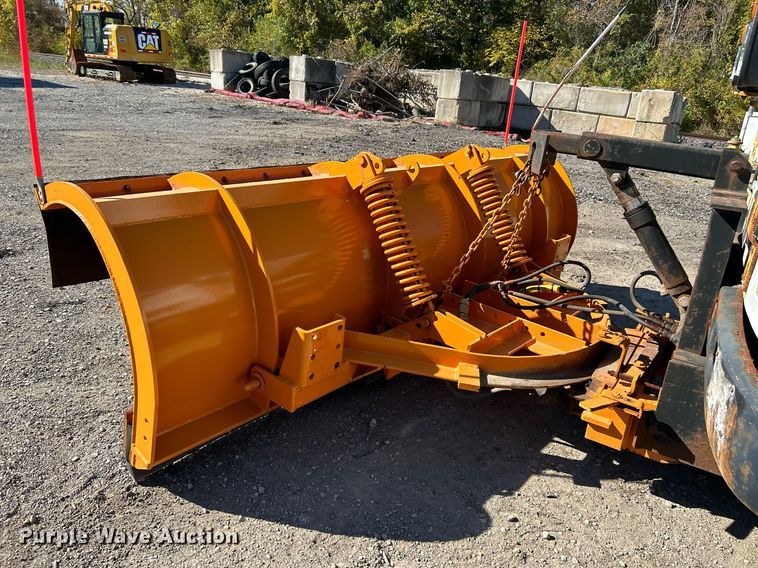 image for item NQ9974 2001 International 4900  dump truck