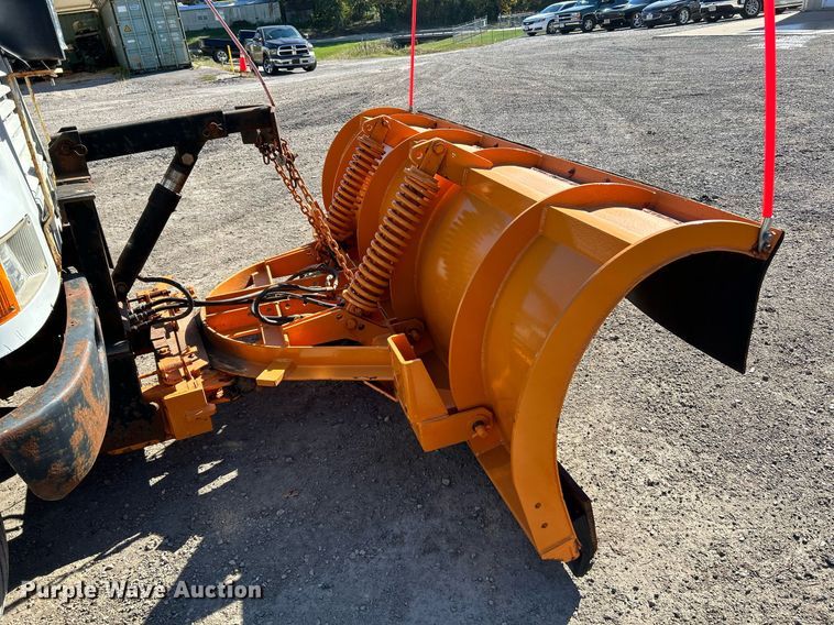 image for item NQ9974 2001 International 4900  dump truck