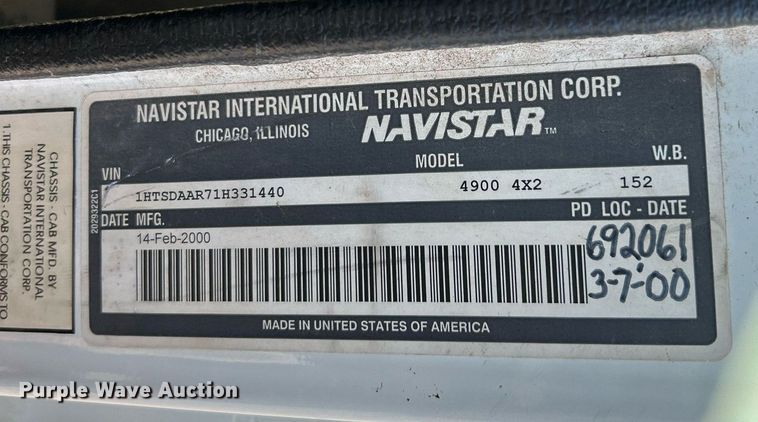 image for item NQ9974 2001 International 4900  dump truck