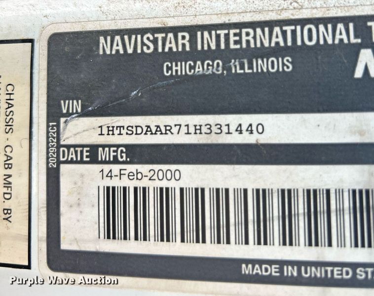 image for item NQ9974 2001 International 4900  dump truck