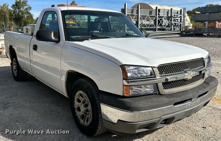 image for item NQ9988 2005 Chevrolet Silverado 1500  pickup truck