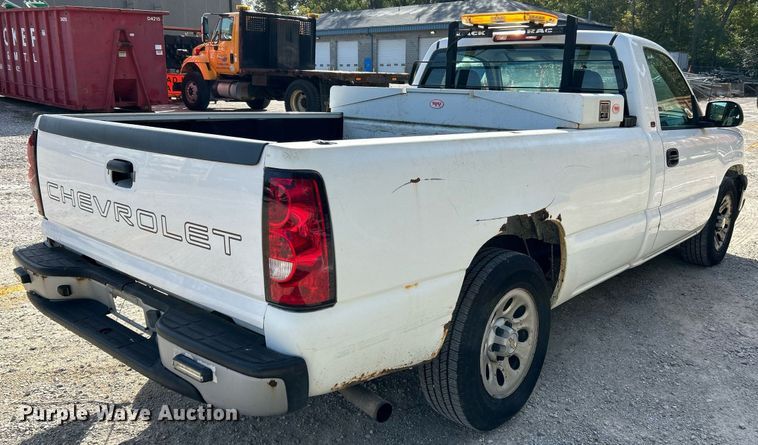 image for item NQ9988 2005 Chevrolet Silverado 1500  pickup truck