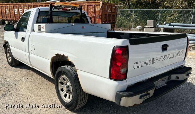 image for item NQ9988 2005 Chevrolet Silverado 1500  pickup truck