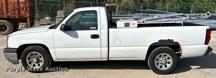 image for item NQ9988 2005 Chevrolet Silverado 1500  pickup truck